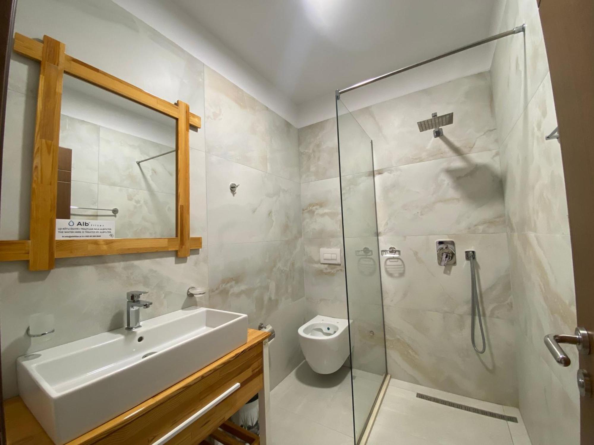 Lahuta E Vjeter Agroturizem Otel Lac Dış mekan fotoğraf