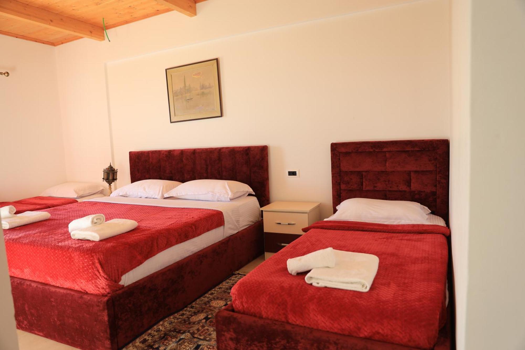 Lahuta E Vjeter Agroturizem Otel Lac Dış mekan fotoğraf