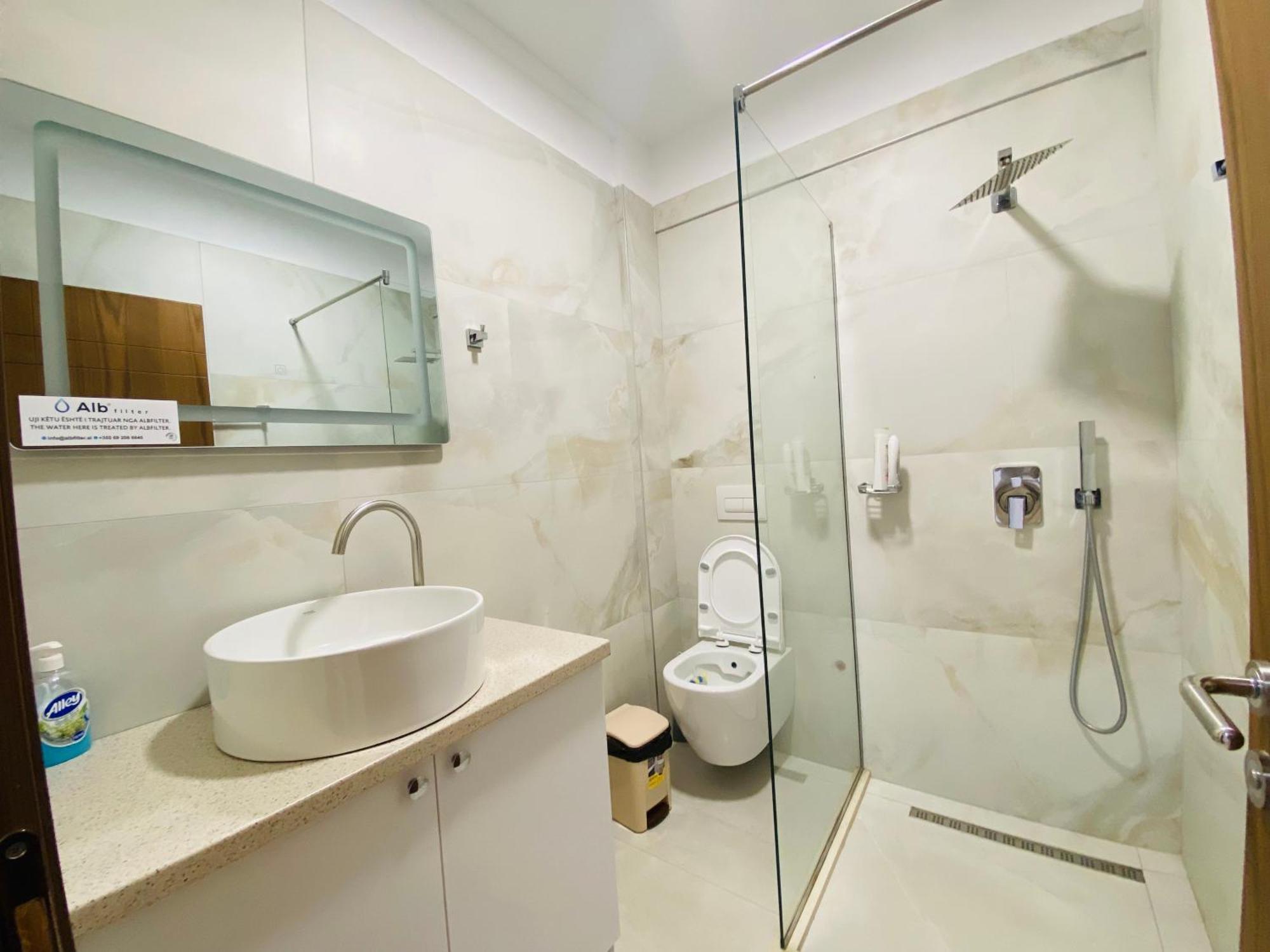 Lahuta E Vjeter Agroturizem Otel Lac Dış mekan fotoğraf