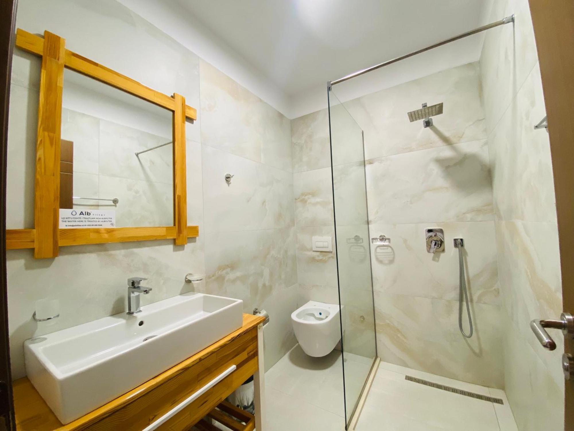 Lahuta E Vjeter Agroturizem Otel Lac Dış mekan fotoğraf