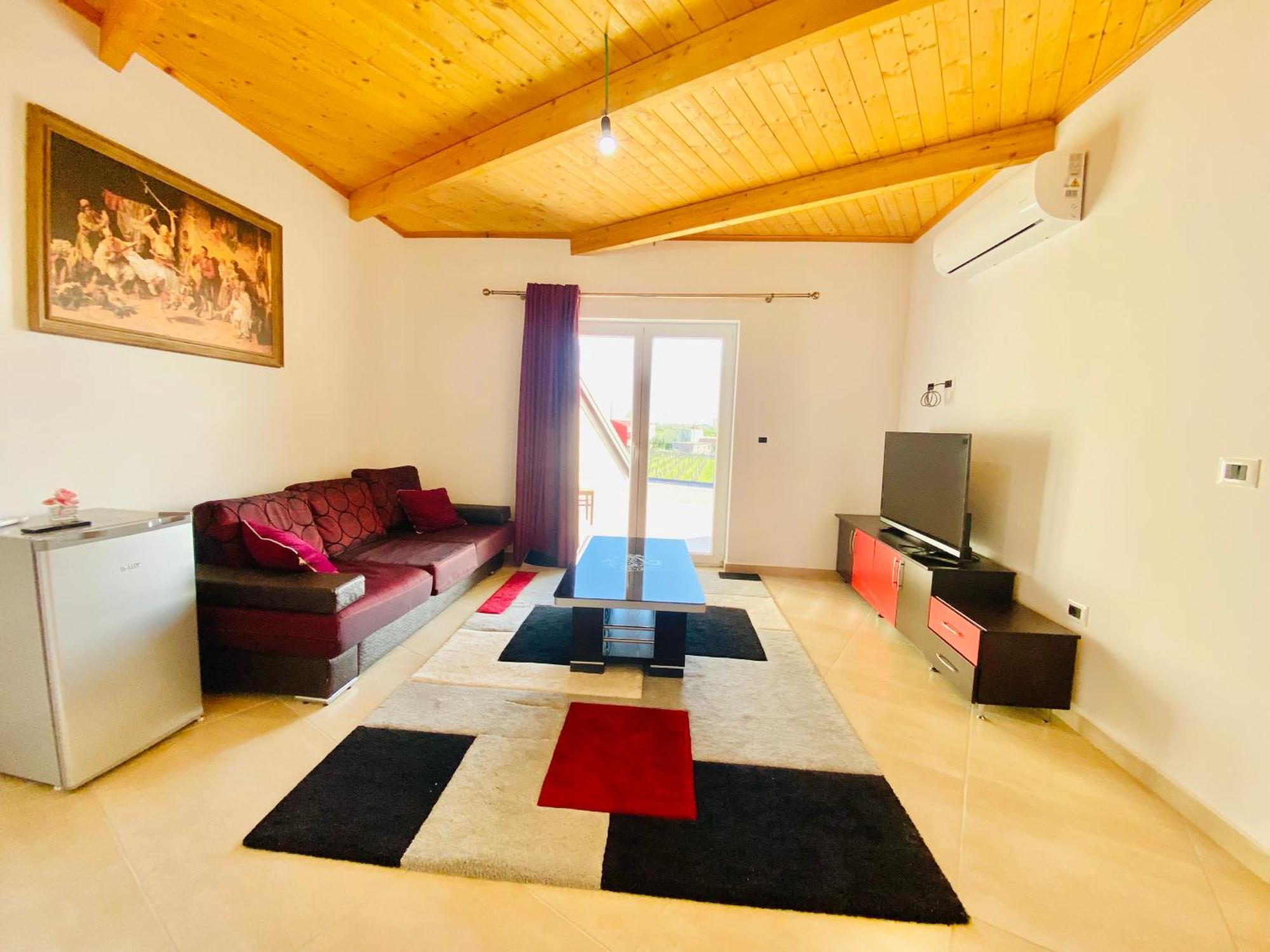 Lahuta E Vjeter Agroturizem Otel Lac Dış mekan fotoğraf