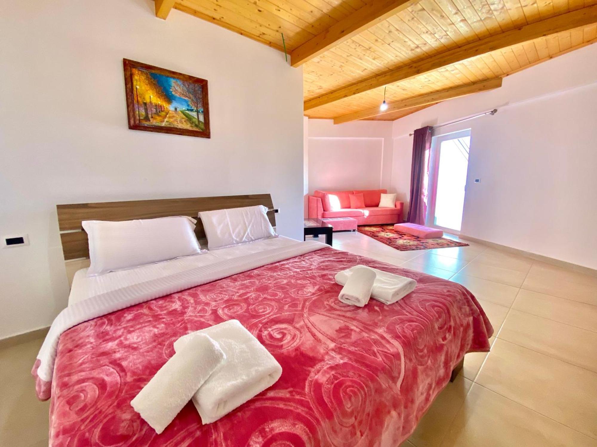 Lahuta E Vjeter Agroturizem Otel Lac Dış mekan fotoğraf