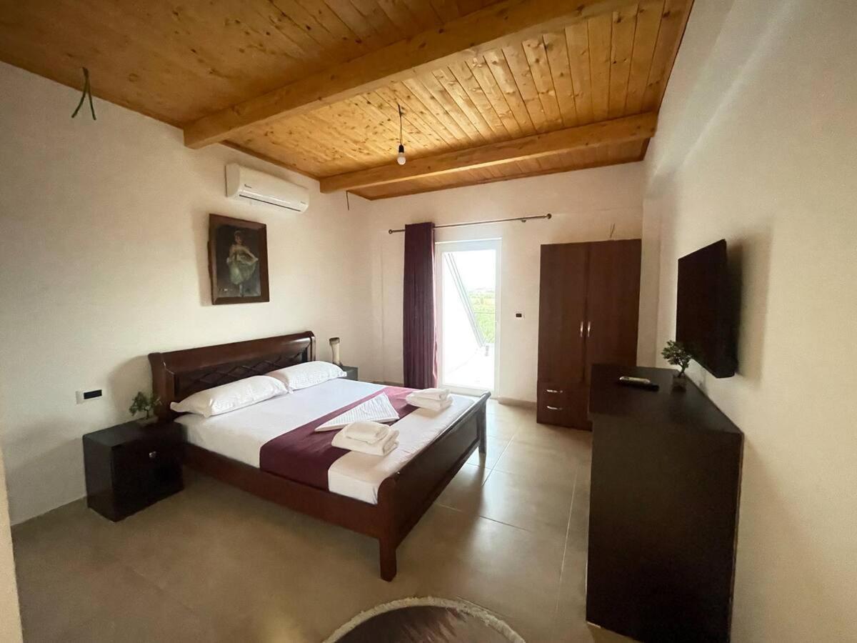 Lahuta E Vjeter Agroturizem Otel Lac Dış mekan fotoğraf